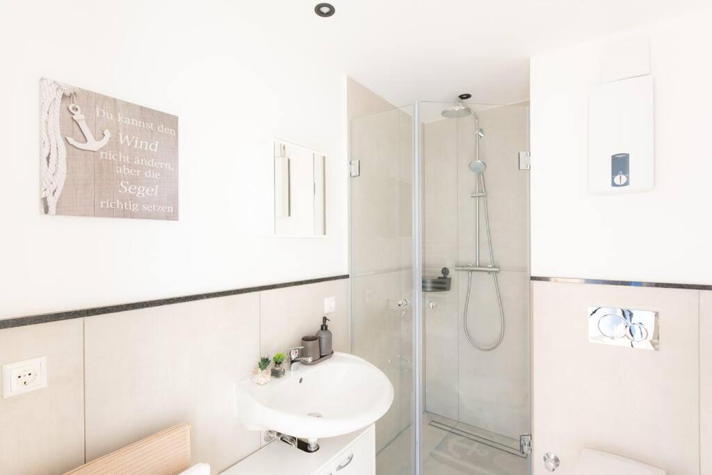 - Sea Apartment Duisburg Center & Parking Spaces & Kingsize Bett - Central Station Hbf - Luaran gambar